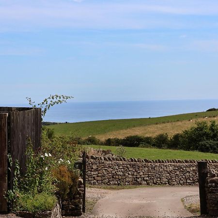 Hayloft Cottage Staintondale Bagian luar foto