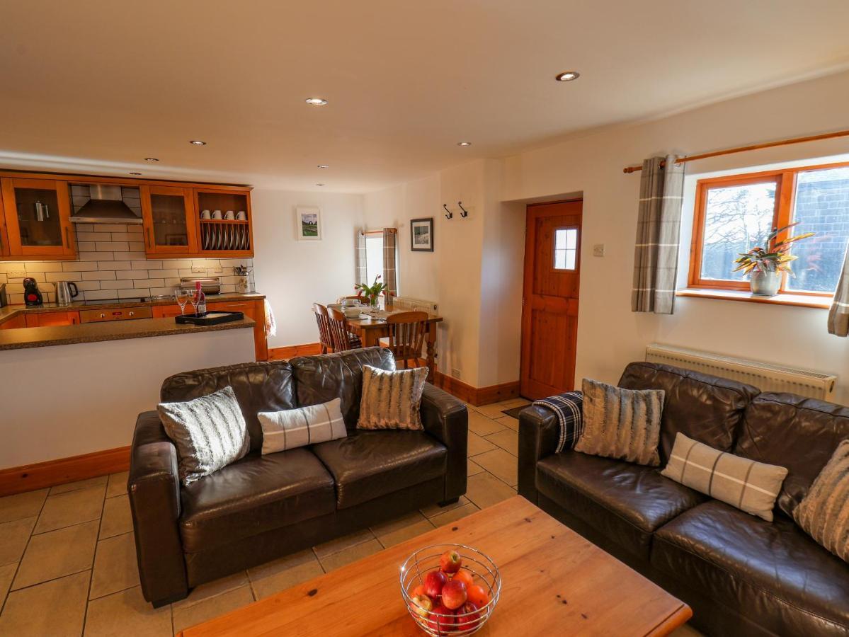 Hayloft Cottage Staintondale Bagian luar foto