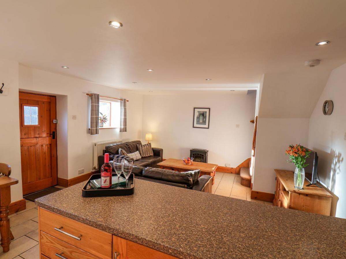 Hayloft Cottage Staintondale Bagian luar foto