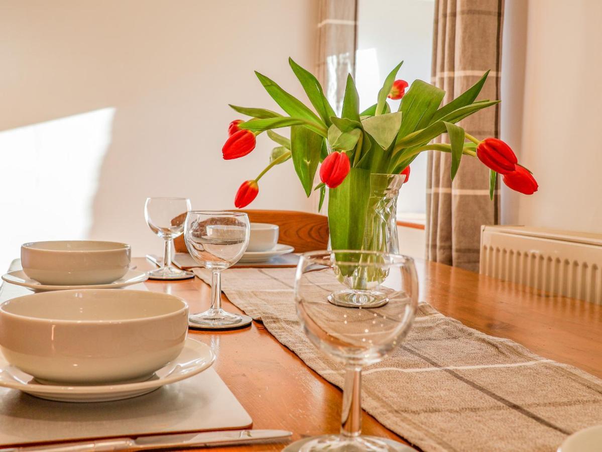 Hayloft Cottage Staintondale Bagian luar foto