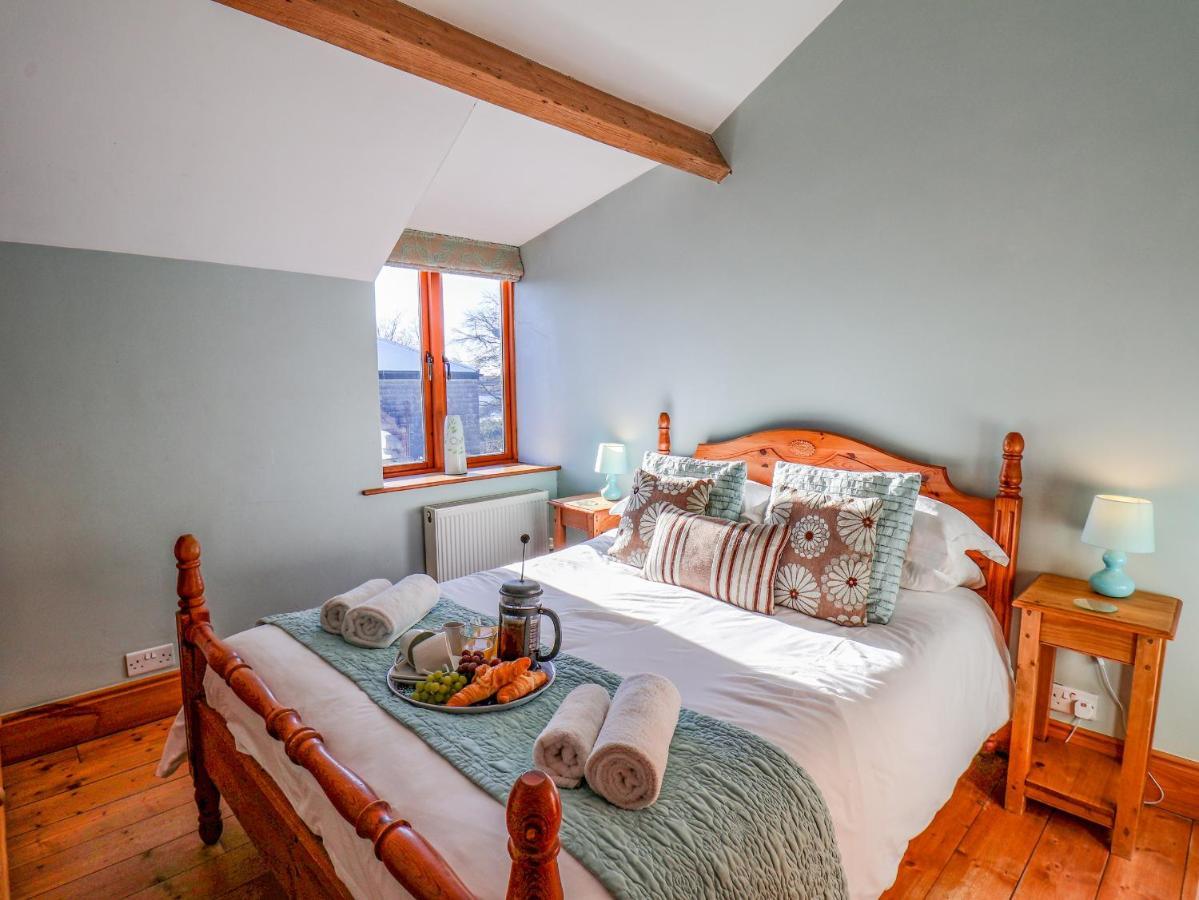 Hayloft Cottage Staintondale Bagian luar foto