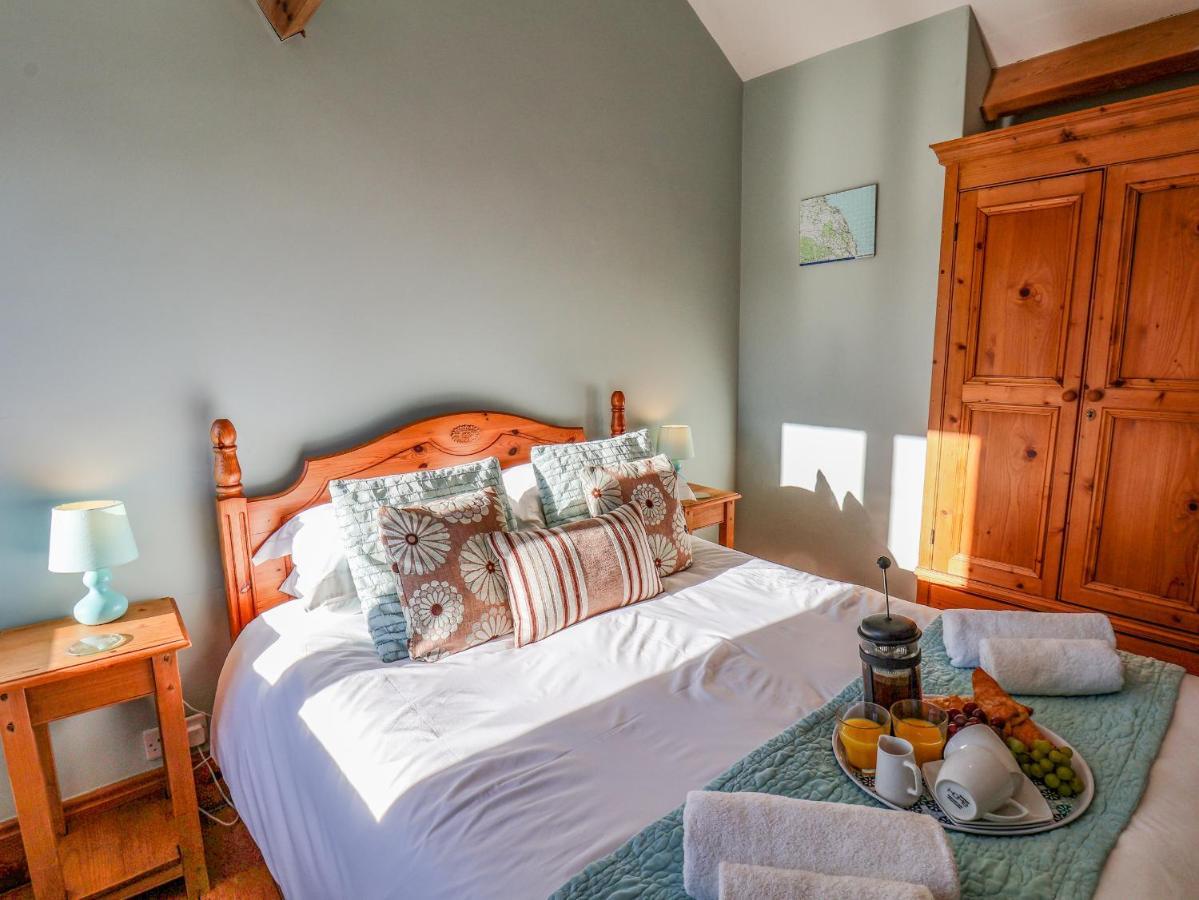 Hayloft Cottage Staintondale Bagian luar foto