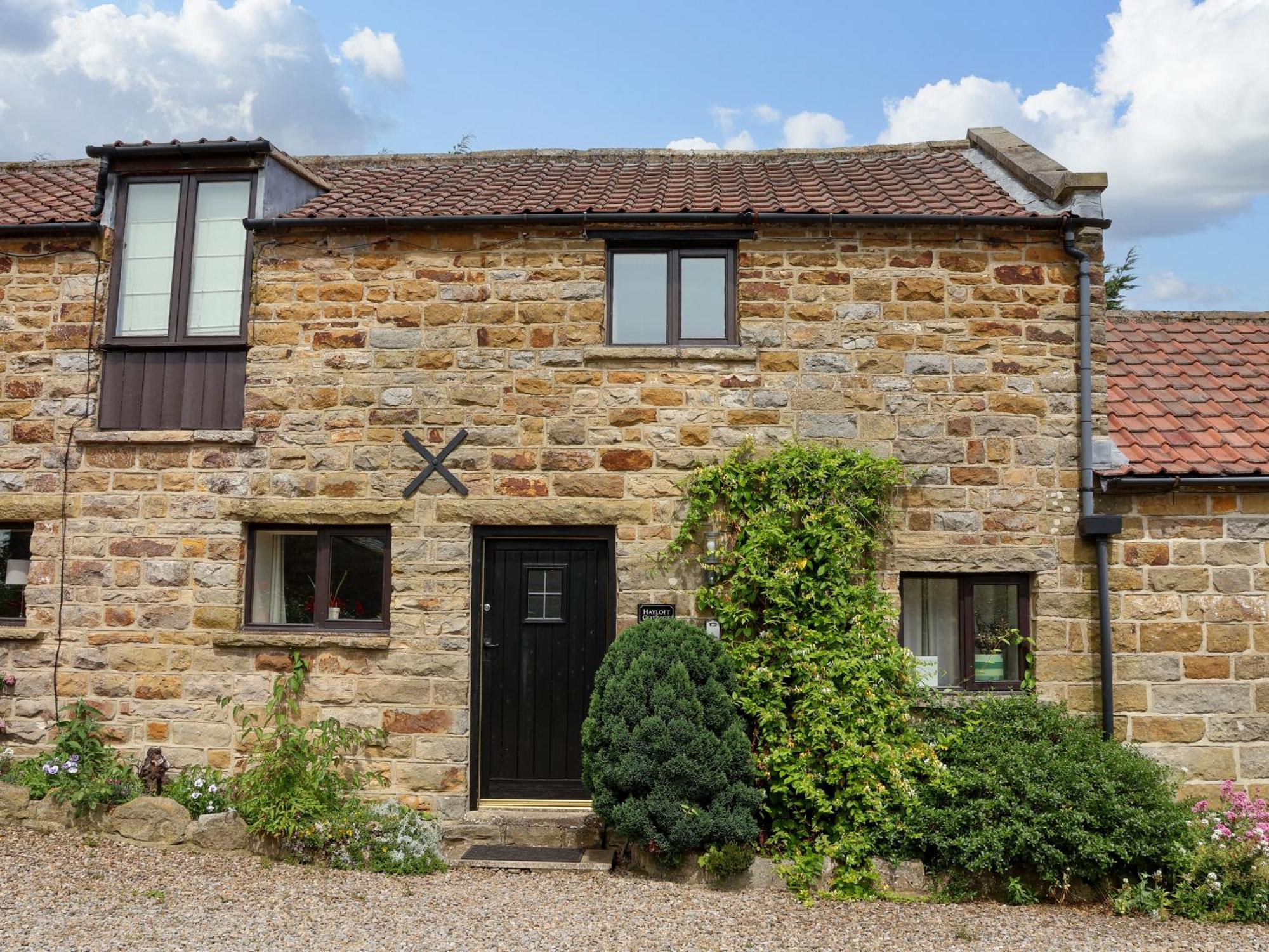 Hayloft Cottage Staintondale Bagian luar foto