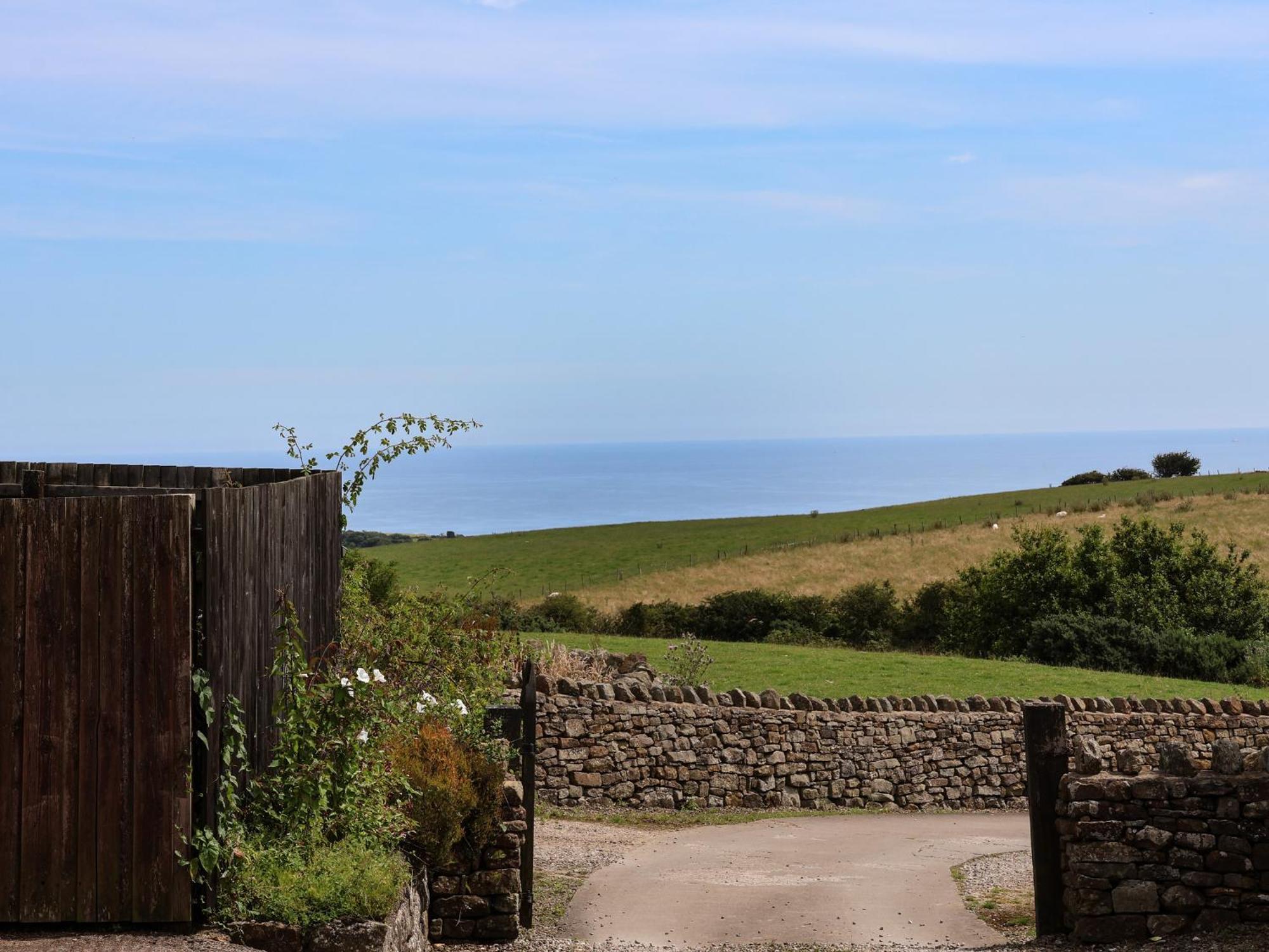 Hayloft Cottage Staintondale Bagian luar foto